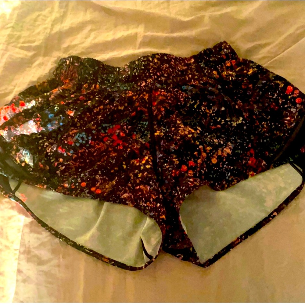 Lululemon Athletica tracks shorts - floral print